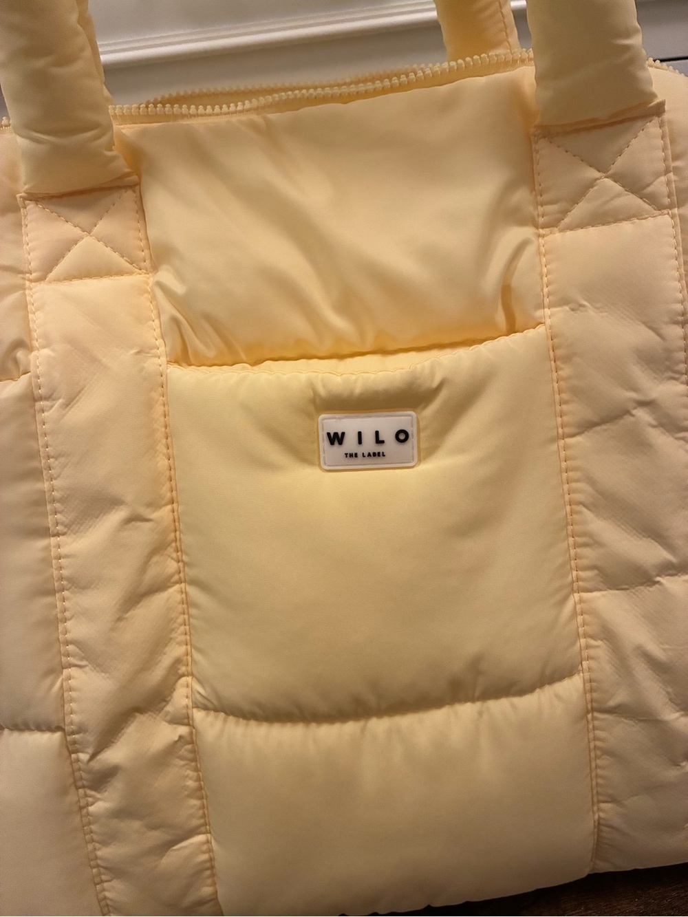 NWOT Wilo The Label yellow large puffer weekender gym bag - Picture 2 of 7